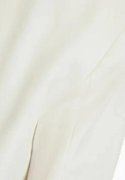 BERSHKA Regular­Fit Tailored - Feminine-Cut Double-Breasted - Halflange Jas - White -Only Mode Winkel 57a5762a21f34722bcf759773388e5d3