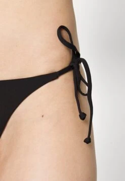 Billabong Sol Searcher Tie Side Tanga - Bikinibroekje - Black -Only Mode Winkel 57ed4b939fe649e5998eebc6ab56d523