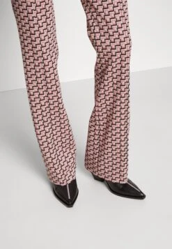 Hugo Haflare - Broek - Pink -Only Mode Winkel 59f8ccedfffa4a9bbf1fa4ed1ee69988
