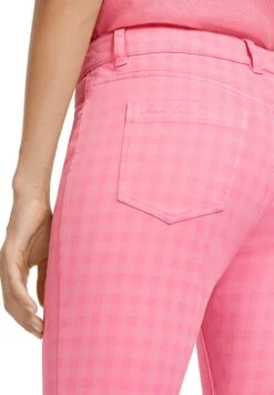 MARC CAIN ColouredRethink Together - Slim Fit Jeans - Bright Pink -Only Mode Winkel 5a81f29d710c42b5a832e397a8bff05e