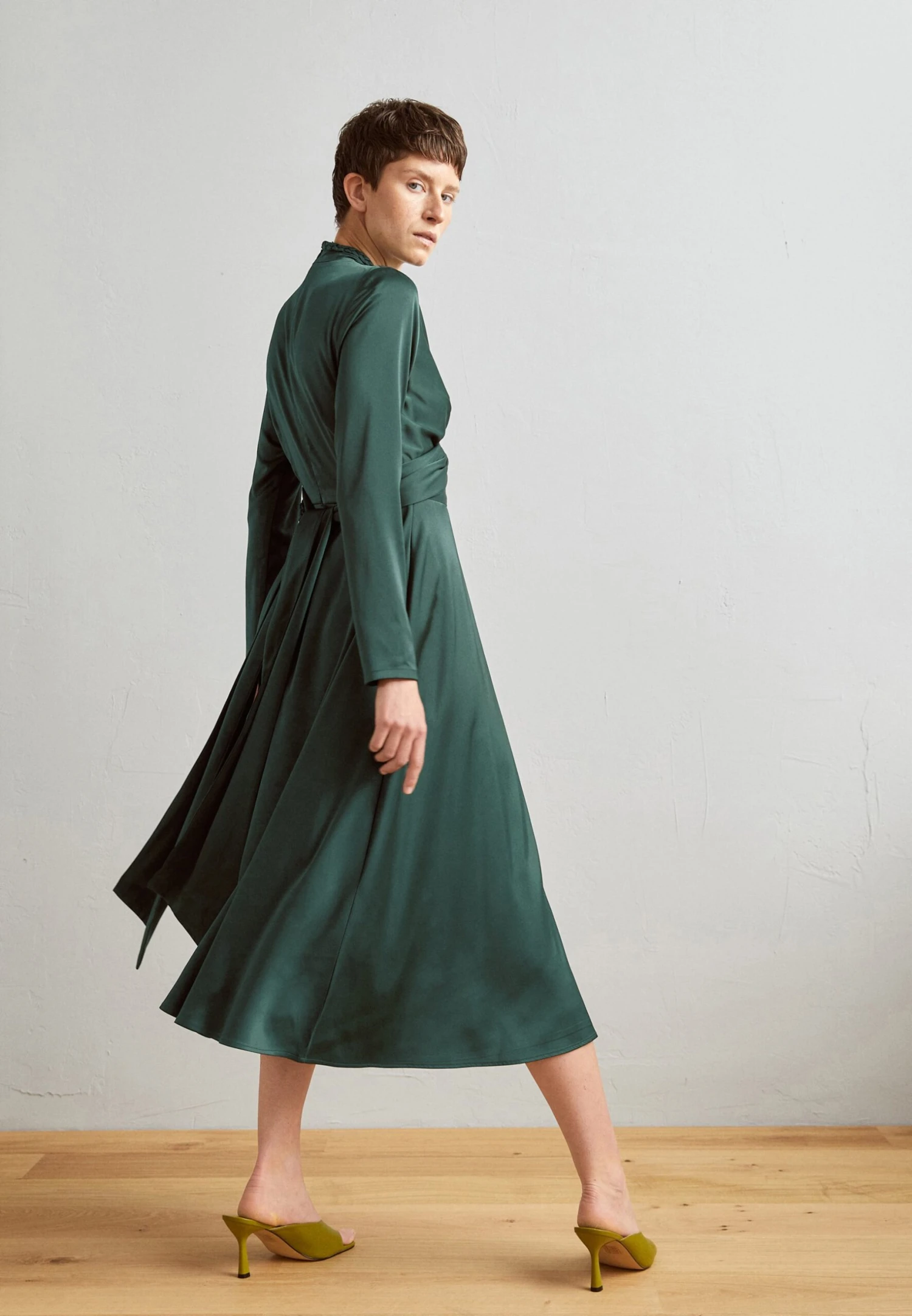 Dola Dress - Cocktailjurk - Green 2 Dola Dress - Cocktailjurk - Green - Afbeelding 2