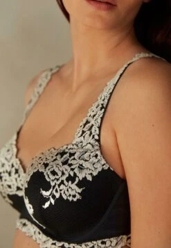 Intimissimi Sofia In Pretty Flowers - Beugel Bh - Black Ivory 8 Intimissimi Sofia In Pretty Flowers - Beugel Bh - Black Ivory -Only Mode Winkel 5d5a04ac1758464cadf7e2f1340f3687