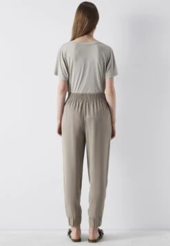 Ipekyol Drapey Fit - Trainingsbroek - Mink -Only Mode Winkel 5e0cefb1906043b1842c71c19f140693