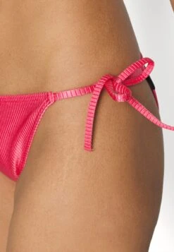 String Side Tie - Bikinibroekje - Pink Flash 18 String Side Tie - Bikinibroekje - Pink Flash -Only Mode Winkel 5e7750440b55416ca5cd37d88f4aa107