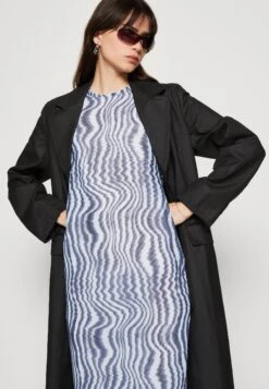 WEEKDAY Cassis Coat - Trenchcoat - Black -Only Mode Winkel 5f180ef94e3d47efb2e54652061e4a19