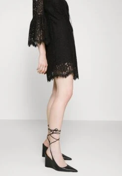 TWINSET Loving Macrame - Cocktailjurk - Nero 12 TWINSET Loving Macrame - Cocktailjurk - Nero -Only Mode Winkel 6248b4ef405946e78f5bf160816193b8