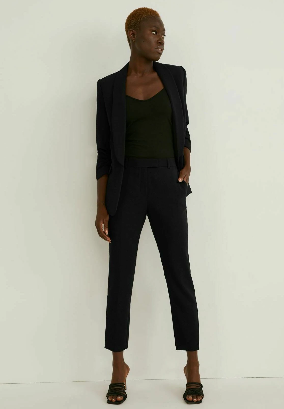 Mid Waist Slim Fit - Broek - Schwarz 2 Mid Waist Slim Fit - Broek - Schwarz - Afbeelding 2