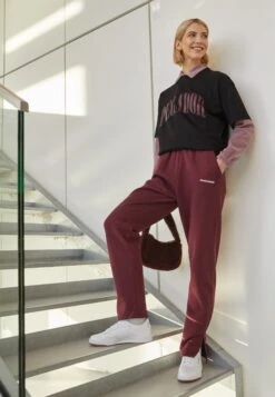 Pegador Evie Straight Pants - Trainingsbroek - Washed Future Red -Only Mode Winkel 628f0eab7ef14fc6bf1ce03be7591e44