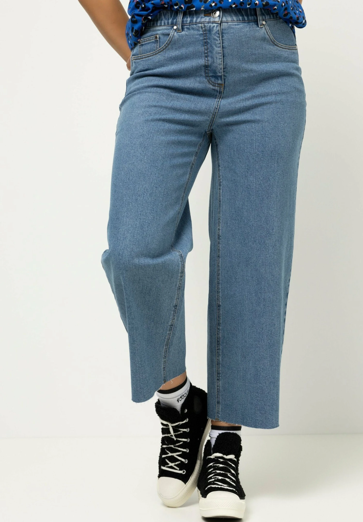 Cutted Onderaan - Straight Leg Jeans - Blue Denim 1 Cutted Onderaan - Straight Leg Jeans - Blue Denim