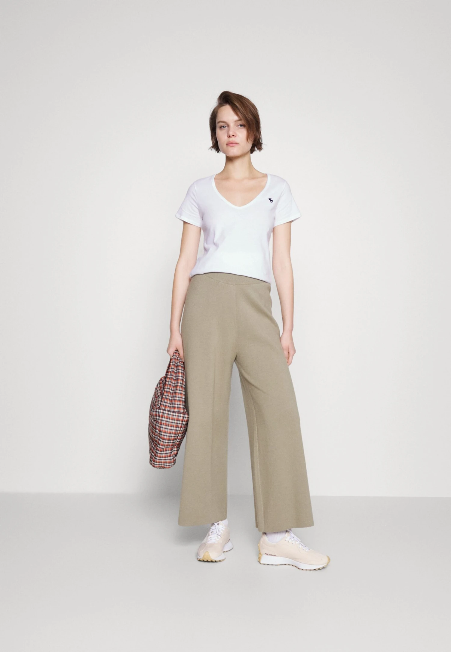 Abercrombie & Fitch 3 Pack - T-Shirt Basic - Brill White/Zephyr/Heather Grey 1 Abercrombie & Fitch 3 Pack - T-Shirt Basic - Brill White/Zephyr/Heather Grey