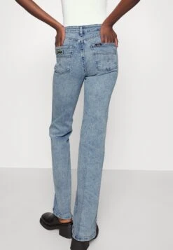 LOIS Jeans Riley Harry De Nieve - Bootcut Jeans - Snow Wash 12 LOIS Jeans Riley Harry De Nieve - Bootcut Jeans - Snow Wash -Only Mode Winkel 65fa224d1e2046099fa98182cc196f0c