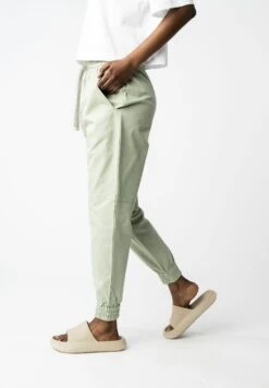 Mela Mit Elastischem Bund Arite - Trainingsbroek - Sage 9 Mela Mit Elastischem Bund Arite - Trainingsbroek - Sage -Only Mode Winkel 68c55f5f27a34d558b3377495d224739