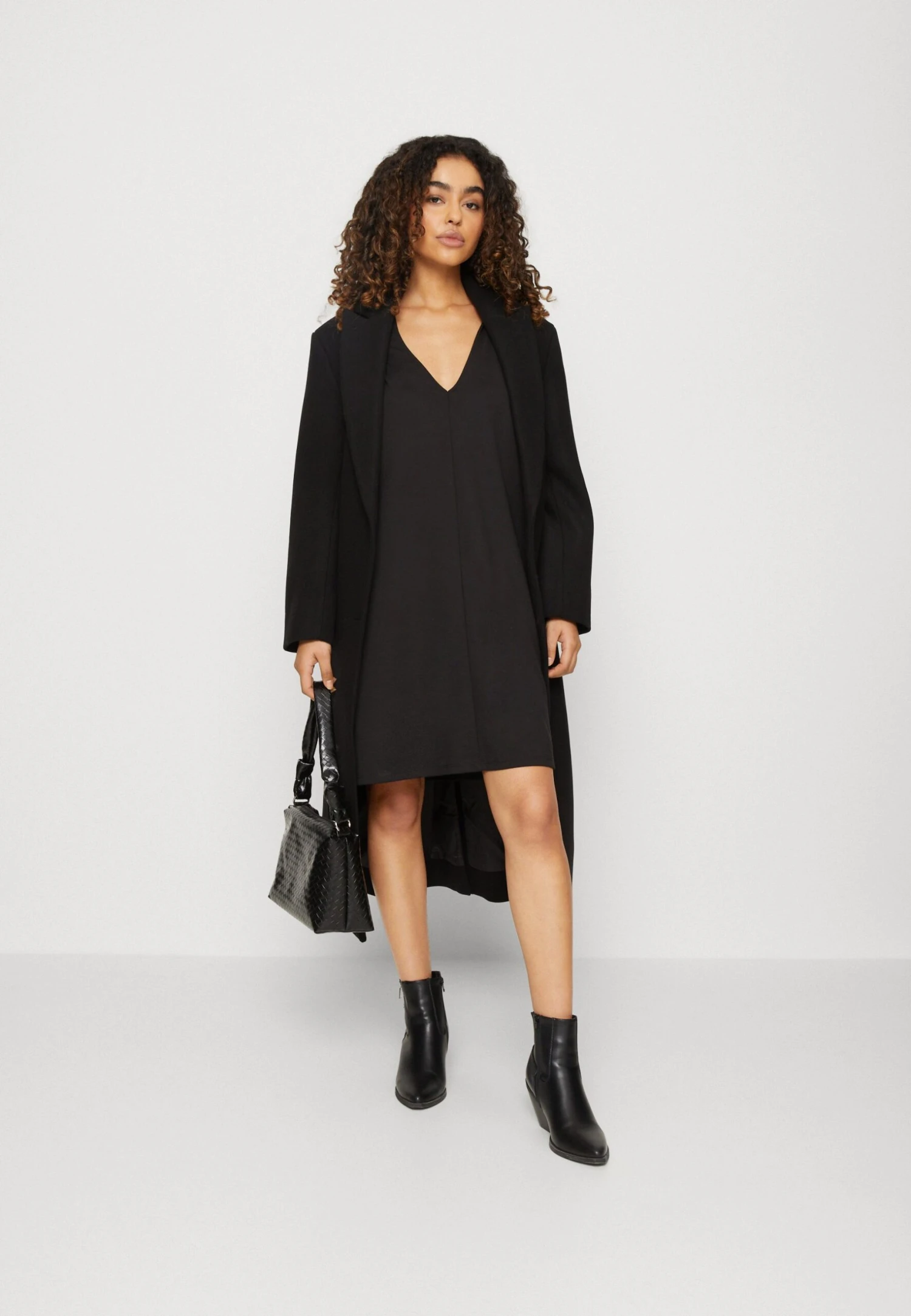 ONLY Onlbianca V Neck Dress - Jerseyjurk - Black 2 ONLY Onlbianca V Neck Dress - Jerseyjurk - Black - Afbeelding 2