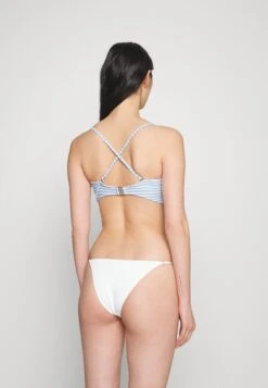 Seafolly Summer Crush Twist Tie Front Bandeau - Bikinitop - Powder Blue 11 Seafolly Summer Crush Twist Tie Front Bandeau - Bikinitop - Powder Blue -Only Mode Winkel 694c676f56214d05a0c2a6c22ad9b1ca