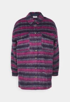 Noisy May Nmlulla Long Shacket- Halflange Jas - Festival Fuchsia -Only Mode Winkel 69a56598854b4c3a8853869ffa52cafe