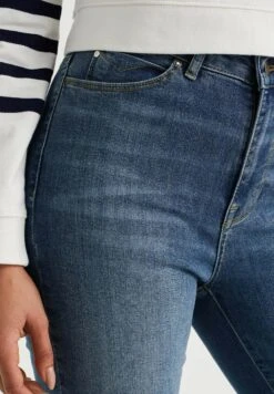 WE FASHION High Rise Met Comfort Stretch - Bootcut Jeans - Blue 9 WE FASHION High Rise Met Comfort Stretch - Bootcut Jeans - Blue -Only Mode Winkel 69b7292cf7af44348fba6d38e5e70c71