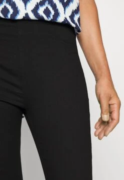 Marks & Spencer Cropped- Jeggings - Black 13 Marks & Spencer Cropped- Jeggings - Black -Only Mode Winkel 69bc958294cb49c6adc0851cb8c4e808