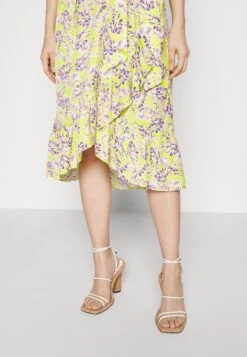 MARC CAIN Cocktailjurk - Lemon Green 11 MARC CAIN Cocktailjurk - Lemon Green -Only Mode Winkel 6acaaf0315e04604b554b12b9e64f8b7