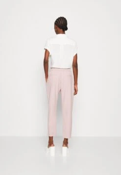 AllSaints Aleida Trouser - Broek - Pale Orchid Pink -Only Mode Winkel 6ad681d4bf424a9fba97cd22c16d3d42