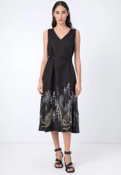 Embroidered Shadow Motif - Jurk - Black