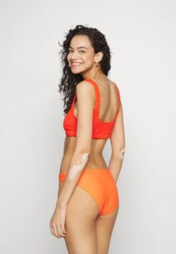 GOOD AMERICAN Always Fits Scoop - Bikinitop - Bright Poppy -Only Mode Winkel 6b2c557de4ac4b8dab8b3f07b360a1ac
