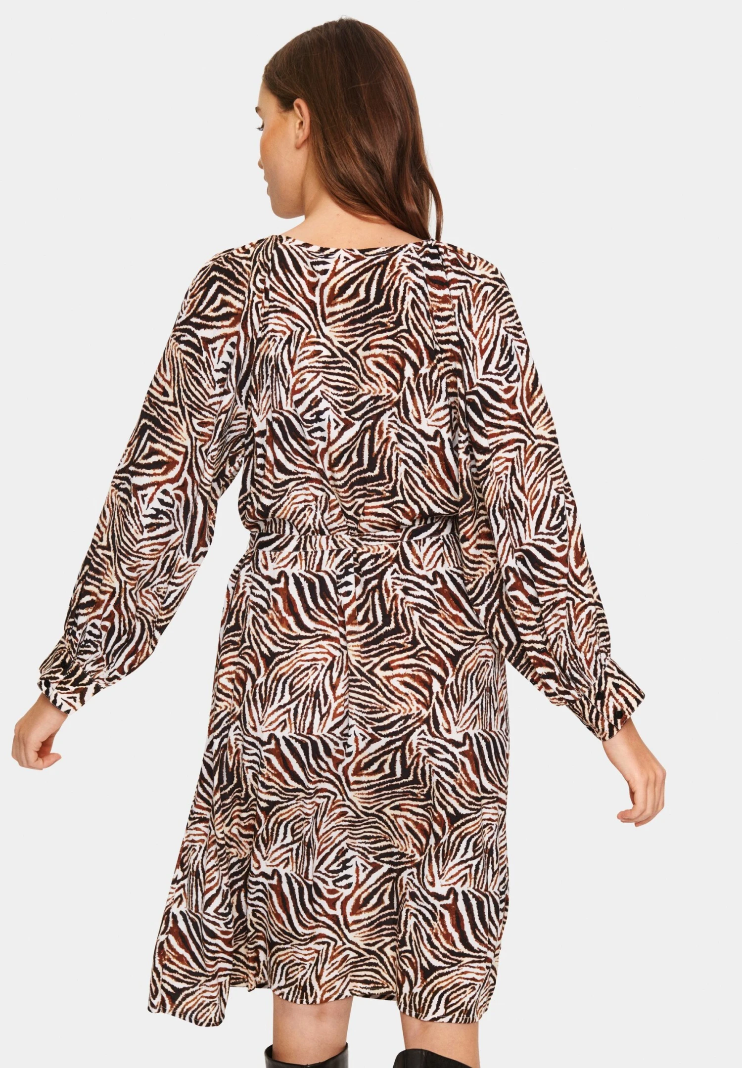 Saint Tropez Tessasz - Jurk - Hot Fudge Zebra Stroke 3 Saint Tropez Tessasz - Jurk - Hot Fudge Zebra Stroke - Afbeelding 3