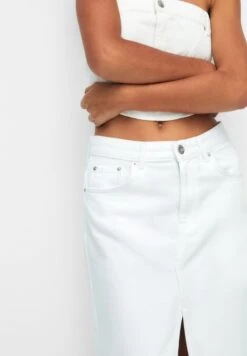 PULL & BEAR Long- Maxirok - White -Only Mode Winkel 6ef7412a2d2849c9a908d8578ffdea64