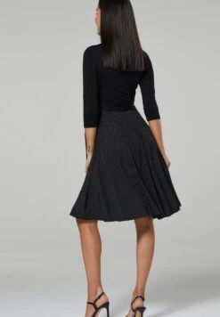 Umstandsnachthemd Mit Stillfunktion - Jurk - Schwarze Punkte 9 Umstandsnachthemd Mit Stillfunktion - Jurk - Schwarze Punkte -Only Mode Winkel 704eac11305a47c89b5cef0928768ea5