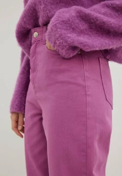 NA-KD Geschnittene- Straight Leg Jeans - Pink 6 NA-KD Geschnittene- Straight Leg Jeans - Pink -Only Mode Winkel 706d40e5ea3f471b926f791a80552d5c