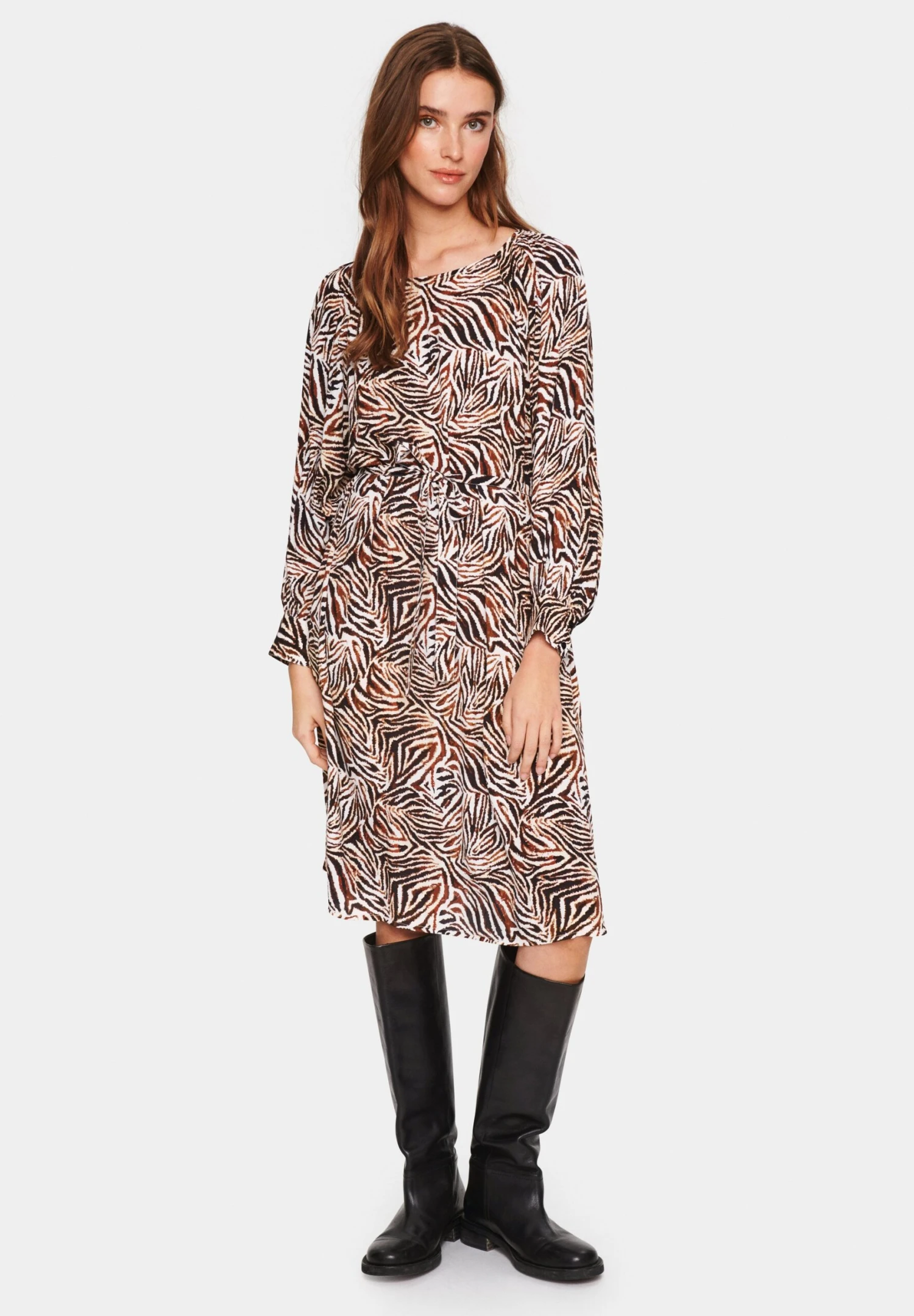 Saint Tropez Tessasz - Jurk - Hot Fudge Zebra Stroke 2 Saint Tropez Tessasz - Jurk - Hot Fudge Zebra Stroke - Afbeelding 2