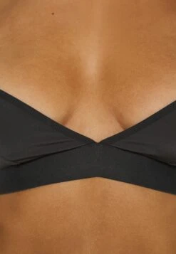 The Invisible Triangle Bralette - Triangel Bh - Black 12 The Invisible Triangle Bralette - Triangel Bh - Black -Only Mode Winkel 76622c0649364ee29bfbdf0d78a3feac