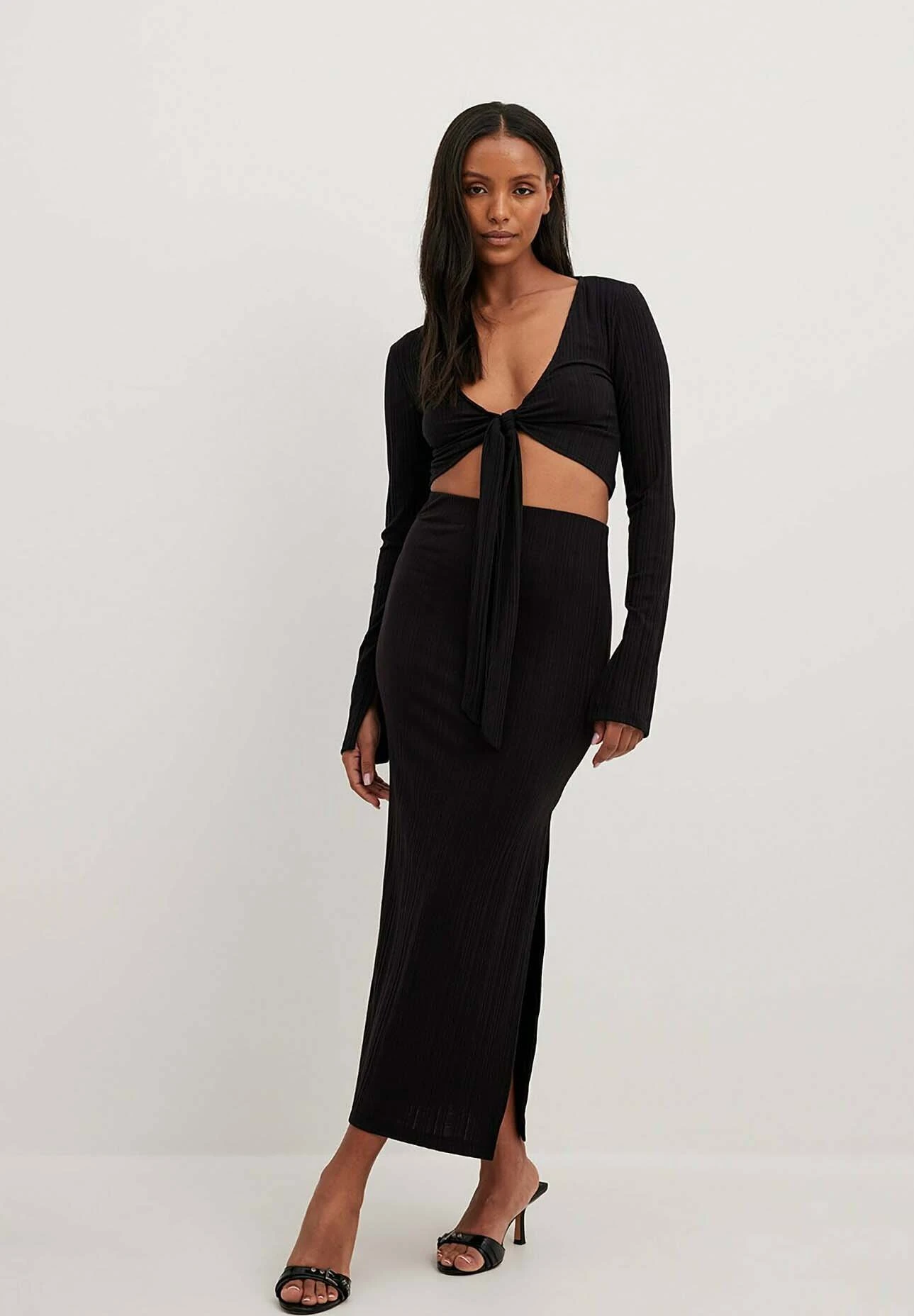 NA-KD Aus Unregelmässigen- Maxirok - Black 1 NA-KD Aus Unregelmässigen- Maxirok - Black