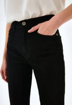 Cropped- Straight Leg Jeans - Black 8 Cropped- Straight Leg Jeans - Black -Only Mode Winkel 77d64cdfb3d54047a8536f3307e39a50