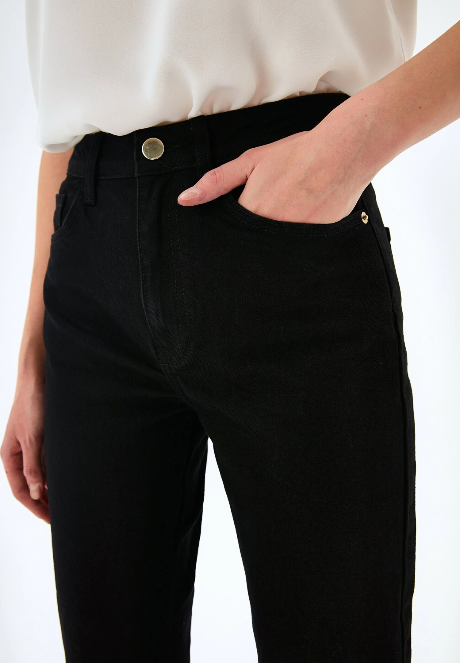 Cropped- Straight Leg Jeans - Black 4 Cropped- Straight Leg Jeans - Black - Afbeelding 4