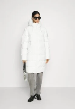 Rains Alta Long Puffer Unisex - Winterjas - Powder -Only Mode Winkel 7925f2b16ff74100861c9a227672f7aa