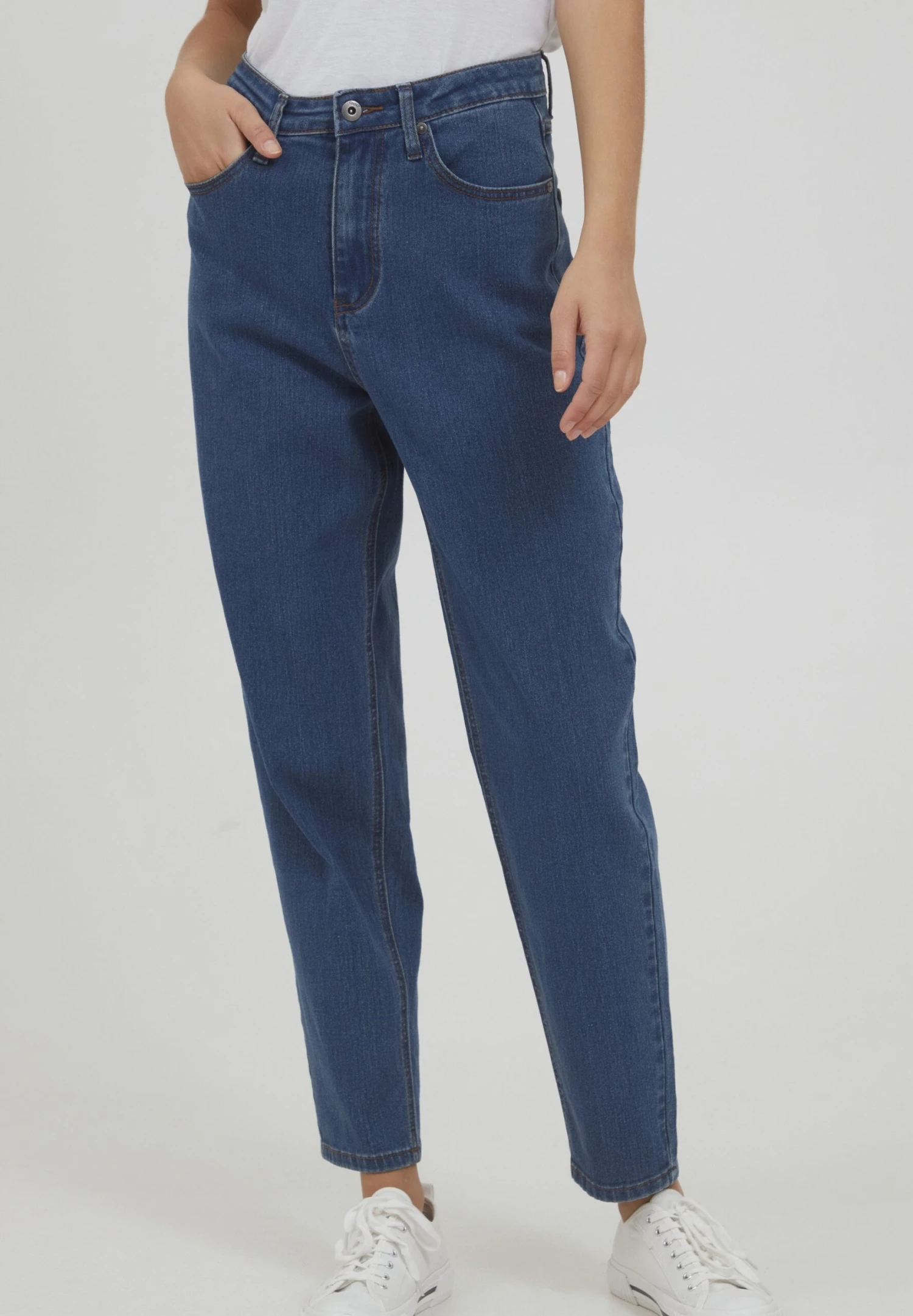 OXMO Oxanne - Straight Leg Jeans - Mid Blue Denim 1 OXMO Oxanne - Straight Leg Jeans - Mid Blue Denim