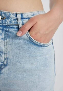 DeFacto Vintage- Slim Fit Jeans - Blue 10 DeFacto Vintage- Slim Fit Jeans - Blue -Only Mode Winkel 792ca9561e6844f6aa329520a92f3439