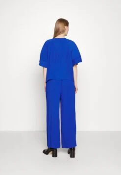 Henrik Vibskov Lago Plissé Pants - Broek - Navy -Only Mode Winkel 7a5a3e6f5c7c488f9b91ae203f666592