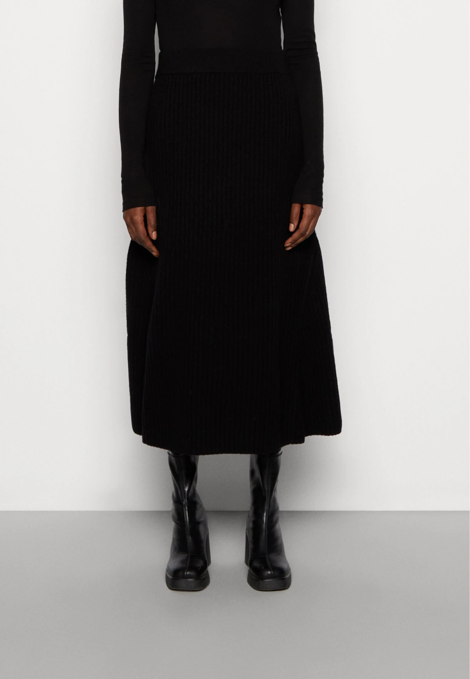 Marc O'Polo Skirt Midi A-Shape - A-Lijn Rok - Black 1 Marc O'Polo Skirt Midi A-Shape - A-Lijn Rok - Black