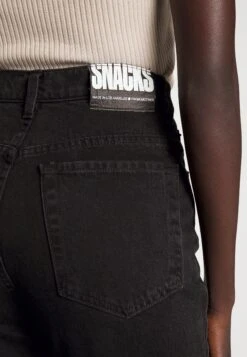 MOTHER Snacks High Waisted Double Stack Hover - Straight Leg Jeans - Smacking Good 11 MOTHER Snacks High Waisted Double Stack Hover - Straight Leg Jeans - Smacking Good -Only Mode Winkel 7bea248fef8e415d8cb63471b00cff8b