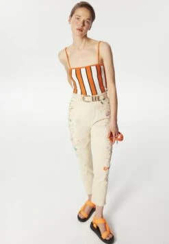 Twist Painted Effect Mom Fit - Straight Leg Jeans - Natural 9 Twist Painted Effect Mom Fit - Straight Leg Jeans - Natural -Only Mode Winkel 7c616d84bea649ada8e4639d568a3723