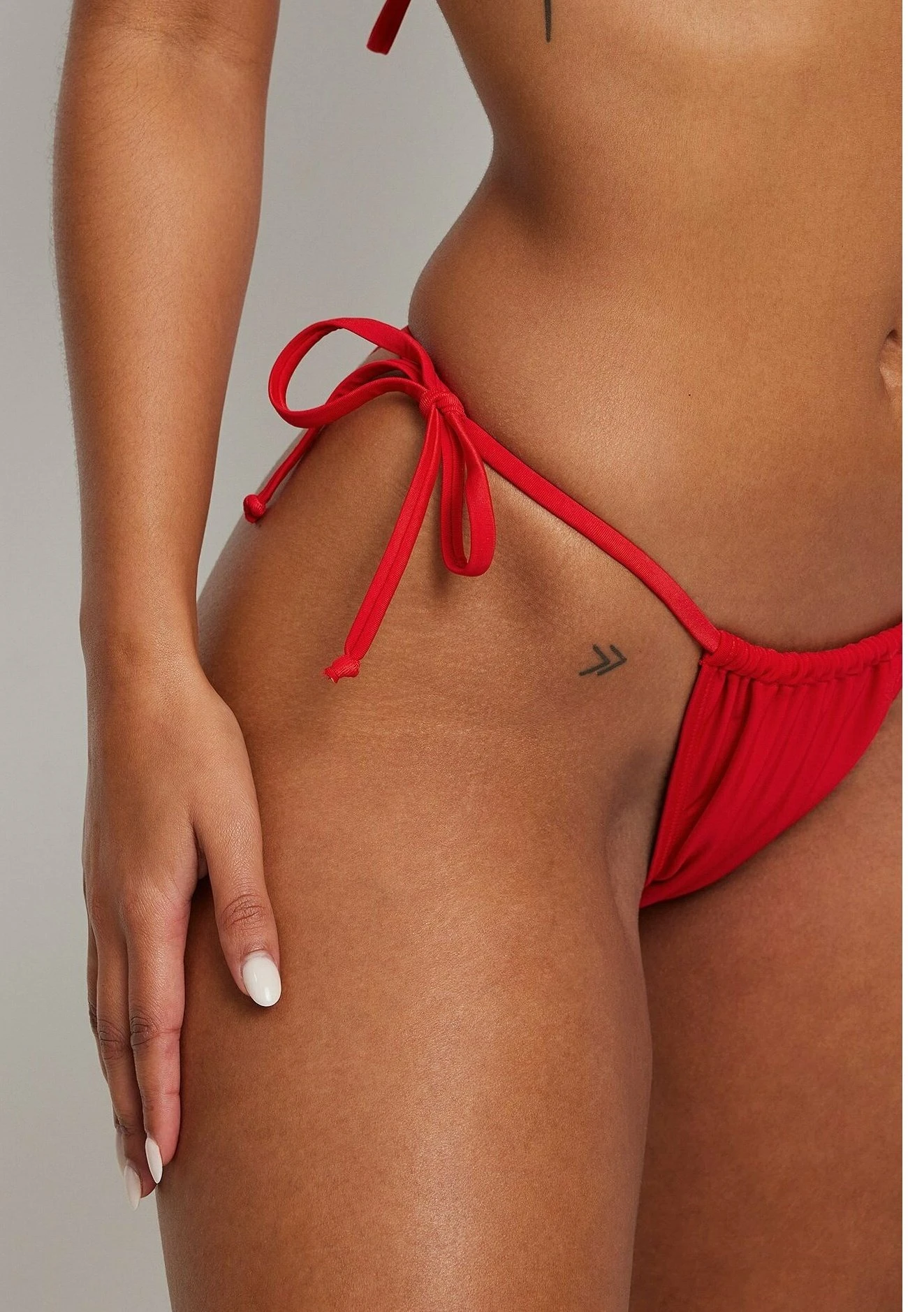 NA-KD Mit Seitlicher - Bikinibroekje - Red 3 NA-KD Mit Seitlicher - Bikinibroekje - Red - Afbeelding 3