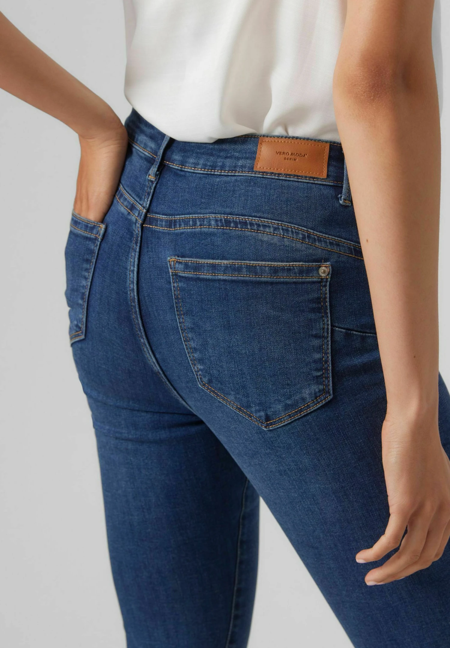 Vero Moda Mid Rise - Slim Fit Jeans - Dark Blue Denim 4 Vero Moda Mid Rise - Slim Fit Jeans - Dark Blue Denim - Afbeelding 4