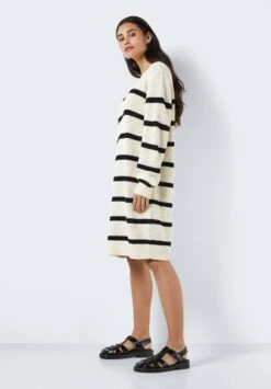 Noisy May Nmmaysa Stripe O Neck Dress - Gebreide Jurk - Eggnog/Black -Only Mode Winkel 7cce853acd55450f85c88b1e340ae045