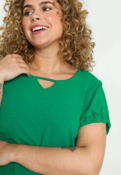 Uni Avec Découpe À L'Encolure - T-Shirt Basic - Green 17 Uni Avec Découpe À L'Encolure - T-Shirt Basic - Green -Only Mode Winkel 7e4901bbb28840bb859e0697a9014af7