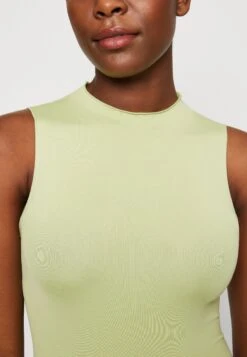COTTON ON Seamless Kiki Mock Neck Tank - Top - Soft Khaki -Only Mode Winkel 7eb3492e07964502bfd709ce5c9fa435