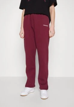 Pegador Evie Straight Pants - Trainingsbroek - Washed Future Red -Only Mode Winkel 86e2e7c5a0ff45e19205b96ab57d8ca3