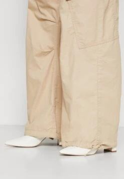 Gina Tricot Parachute Trousers - Cargobroek - Beige -Only Mode Winkel 874425c99a9742de87318e80cc4b06f0