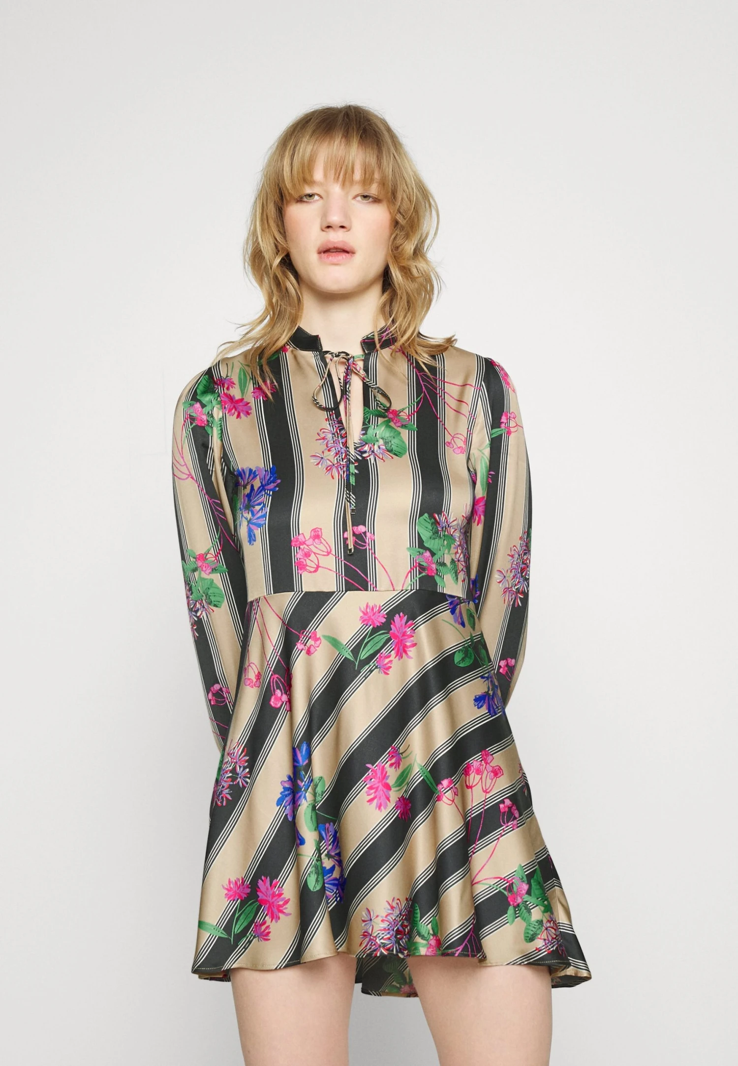 MAX & Co. Egadi - Jurk - Beige 1 MAX & Co. Egadi - Jurk - Beige