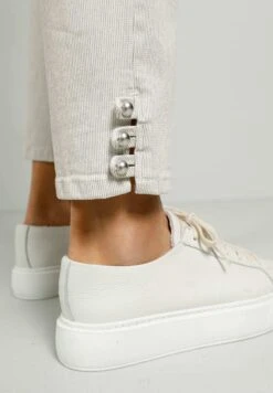 TONI Slim Fit Jeans - EcruSchilf -Only Mode Winkel 87fb98d6848142a5be6ff7f5c62138ce